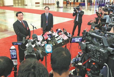 Feng Zhenglin, head of the Civil Aviation Administration of China, tells reporters in Beijing on Friday that there is still space to improve the rate of commercial flight punctuality. (Photo/CHINA DAILY) Feng Zhenglin, head of the Civil Aviation Administration of China, tells reporters in Beijing on Friday that there is still space to improve the rate of commercial flight punctuality. (Photo/CHINA DAILY)