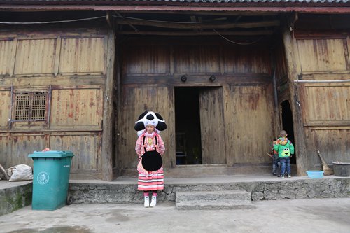 Yang Ermei wears a traditional Long-horn Miao headdress in the village of Suoga in Southwest China's Guizhou Province. (Photo: Chen Qingqing/GT) Yang Ermei wears a traditional Long-horn Miao headdress in the village of Suoga in Southwest China's Guizhou Province. (Photo: Chen Qingqing/GT)