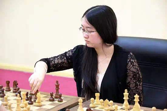 Tan Zhongyi plays chess in a file photo. (Photo provided to chinadaily.com.cn) Tan Zhongyi plays chess in a file photo. (Photo provided to chinadaily.com.cn)