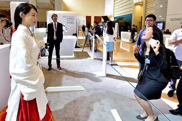 A woman visitor laughs when humanoid robot Jia Jia made a correct guess about her age at an expo in Tianjin. Jia Jia uses voice recognition technology developed by iFlytek Co Ltd, a software company specializing in intelligent speech and language technologies. (Photo/Xinhua) A woman visitor laughs when humanoid robot Jia Jia made a correct guess about her age at an expo in Tianjin. Jia Jia uses voice recognition technology developed by iFlytek Co Ltd, a software company specializing in intelligent speech and language technologies. (Photo/Xinhua)