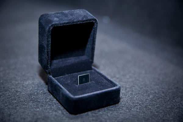 The chip wholly developed by Xiaomi's subsidiary Pine Cone Electronics is displayed in Beijing, on Feb 28, 2017. Xiaomi, a 7-year-old company, has been granted 3,612 patents, among which 1,767 pieces are from overseas. (Photo provided to chinadaily.com.cn)