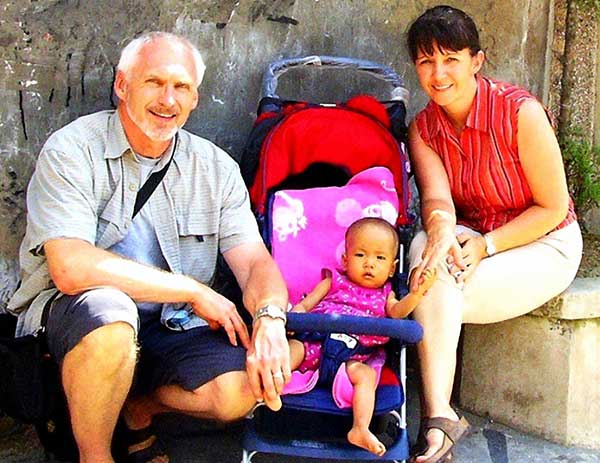 Greg and Cathy Crowell of Canada are shown with Hosanna, an abandoned child they adopted from a welfare house in Guizhou province in 2007. (Photo provided to China Daily) Greg and Cathy Crowell of Canada are shown with Hosanna, an abandoned child they adopted from a welfare house in Guizhou province in 2007. (Photo provided to China Daily)