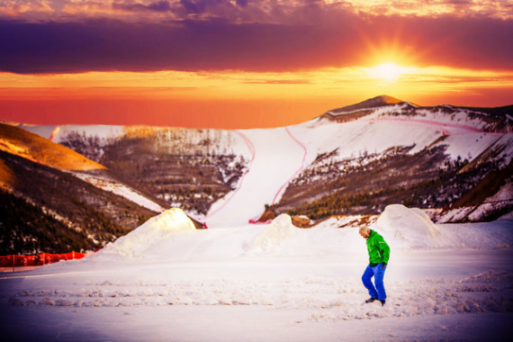 British artist Simon Beck has produced more than 250 drawings on snowscapes around the world since 2004. (Photo provided to China Daily) British artist Simon Beck has produced more than 250 drawings on snowscapes around the world since 2004. (Photo provided to China Daily)