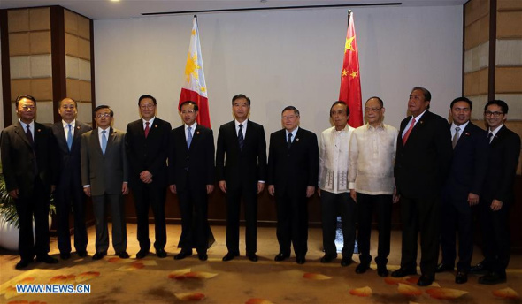 Chinese Vice Premier Wang Yang meets with the Philippine cabinet's economic management team, in Davao City, the Philippines, on March 17, 2017. (Xinhua/Rouelle Umali) Chinese Vice Premier Wang Yang meets with the Philippine cabinet's economic management team, in Davao City, the Philippines, on March 17, 2017. (Xinhua/Rouelle Umali)