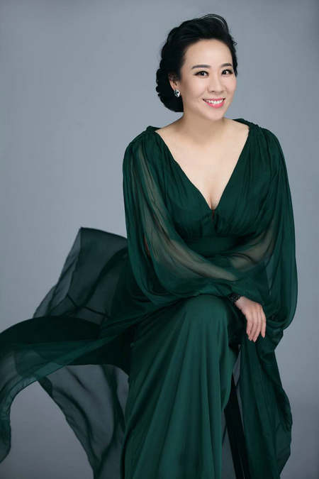 Lucia di Lammermoor features Chinese-Canadian soprano Zhang Liping. (Photo provided to China Daily) Lucia di Lammermoor features Chinese-Canadian soprano Zhang Liping. (Photo provided to China Daily)