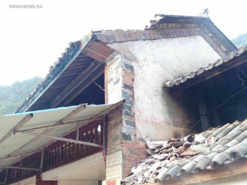 Photo taken on March 27, 2017 shows damaged houses at quake-hit Puping Village of Yangbi County in southwest China's Yunnan Province. A 5.1-magnitude earthquake jolted Yangbi County on Monday morning, with no casualties reported so far. (Xinhua) Photo taken on March 27, 2017 shows damaged houses at quake-hit Puping Village of Yangbi County in southwest China's Yunnan Province. A 5.1-magnitude earthquake jolted Yangbi County on Monday morning, with no casualties reported so far. (Xinhua)
