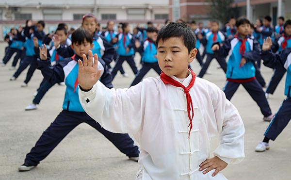 An elementary school student practices tai chi during a break in 2015 in Wenxian county, Henan province, where tai chi classes have been offered since 2001. XU HONGXING/CHINA DAILY An elementary school student practices tai chi during a break in 2015 in Wenxian county, Henan province, where tai chi classes have been offered since 2001. XU HONGXING/CHINA DAILY