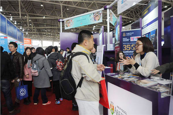 The China International Education Exhibition Tour draws a big crowd of visitors in Beijing on Saturday. Xu Lin/China Daily The China International Education Exhibition Tour draws a big crowd of visitors in Beijing on Saturday. Xu Lin/China Daily