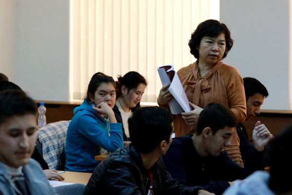 Students learn Chinese at the Confucius Institute in Tashkent, the capital of Uzbekistan. (Photo by Ren Qin/China Daily) Students learn Chinese at the Confucius Institute in Tashkent, the capital of Uzbekistan. (Photo by Ren Qin/China Daily)