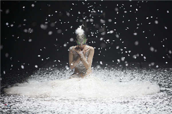 Peacock of Winter, choreographer-dancer Yang Liping's latest production, is the artist's reflection on life. Photos provided to China Daily Peacock of Winter, choreographer-dancer Yang Liping's latest production, is the artist's reflection on life. Photos provided to China Daily