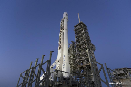 The photo made available by U.S. space firm SpaceX on March 30, 2017 shows the company's Falcon 9 rocket at the Kennedy Space Center in Florida, the United States. (Xinhua) The photo made available by U.S. space firm SpaceX on March 30, 2017 shows the company's Falcon 9 rocket at the Kennedy Space Center in Florida, the United States. (Xinhua)