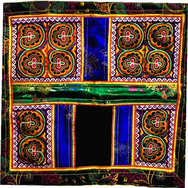 A piece of embroidered fabric by Cai. (Photo/Xinhua) A piece of embroidered fabric by Cai. (Photo/Xinhua)