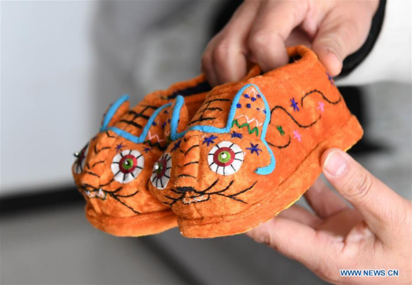 Collector Hu Shuqing displays her collection of tiger-head shoes in Zhengzhou City of central China's Henan Province, March 10, 2017. (Xinhua/Zhu Xiang) Collector Hu Shuqing displays her collection of tiger-head shoes in Zhengzhou City of central China's Henan Province, March 10, 2017. (Xinhua/Zhu Xiang)