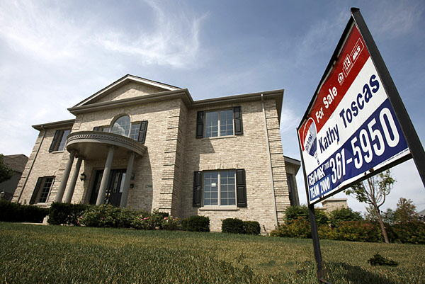 House builders are being forced to make increasingly attractive offers to tempt house buyers due to the global credit crisis. (File photo) House builders are being forced to make increasingly attractive offers to tempt house buyers due to the global credit crisis. (File photo)