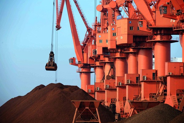 Iron ore is being unloaded at Qingdao port in Shandong province, July 7, 2014. (Photo provided to China Daily) Iron ore is being unloaded at Qingdao port in Shandong province, July 7, 2014. (Photo provided to China Daily)