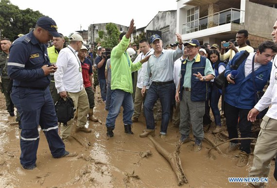 Image provided by Colombia's Presidency shows Colombian President Juan Manuel Santos (C, front) visiting the site of landslide in Mocoa, capital city of Putumayo department, Colombia, on April 1, 2017. At least 154 people were killed in a landslide in Mocoa, said Colombian President Juan Manuel Santos on Saturday. (Xinhua/Cesar Carrion/Colombia's Presidency) Image provided by Colombia's Presidency shows Colombian President Juan Manuel Santos (C, front) visiting the site of landslide in Mocoa, capital city of Putumayo department, Colombia, on April 1, 2017. At least 154 people were killed in a landslide in Mocoa, said Colombian President Juan Manuel Santos on Saturday. (Xinhua/Cesar Carrion/Colombia's Presidency)