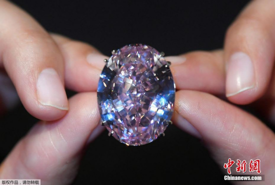 The Pink Star was auctioned for 0.553 billion Hong Kong dollars (71.2 million U.S. dollars). (Photo/Agencies) The Pink Star was auctioned for 0.553 billion Hong Kong dollars (71.2 million U.S. dollars). (Photo/Agencies)
