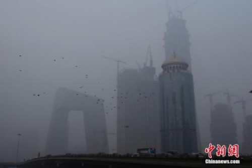 The Ministry of Environmental Protection (MEP) said some 5,600 environmental inspectors will be sent to Beijing, Tianjin, and 26 smaller cities in the Beijing-Tianjin-Hebei region and nearby areas. (Photo/Chinanews.com) The Ministry of Environmental Protection (MEP) said some 5,600 environmental inspectors will be sent to Beijing, Tianjin, and 26 smaller cities in the Beijing-Tianjin-Hebei region and nearby areas. (Photo/Chinanews.com)