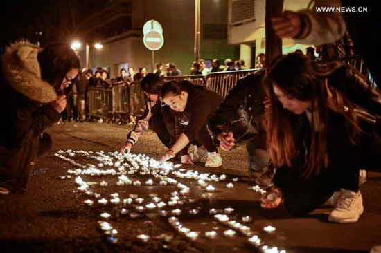 Protestors place candles to mourn for the death of a Chinese national in Paris, France, March 27, 2017. (Xinhua/Chen Yichen) Protestors place candles to mourn for the death of a Chinese national in Paris, France, March 27, 2017. (Xinhua/Chen Yichen)