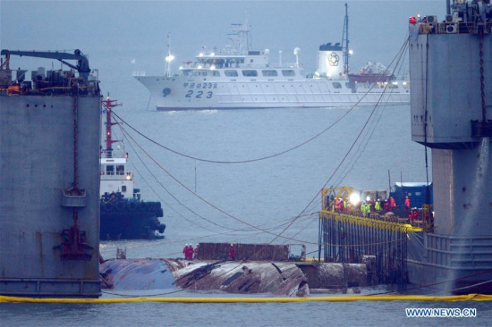 The sunken passenger ferry Sewol is raised during its salvage operations on the sea off Jindo Island,South Korea, March 23, 2017.(Xinhua/NEWSIS) The sunken passenger ferry Sewol is raised during its salvage operations on the sea off Jindo Island,South Korea, March 23, 2017.(Xinhua/NEWSIS)