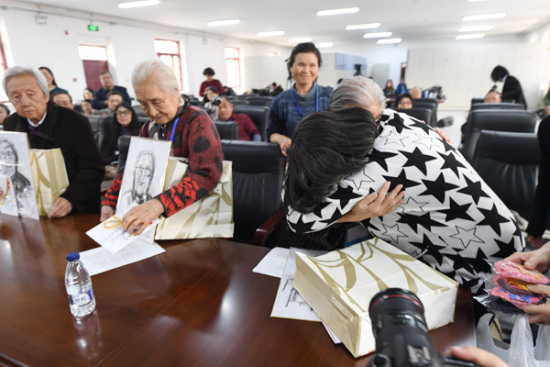 A group from Japan visits three Chinese women in Harbin on Tuesday who raised children abandoned by Japanese families after World War II. Three Japanese visitors had been among those children, but none had been raised by the women. (Photo by Liu Yang/China Daily) A group from Japan visits three Chinese women in Harbin on Tuesday who raised children abandoned by Japanese families after World War II. Three Japanese visitors had been among those children, but none had been raised by the women. (Photo by Liu Yang/China Daily)