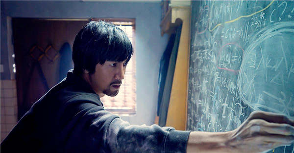 Zhang Luyi plays the mathematics genius. Zhang Luyi plays the mathematics genius.