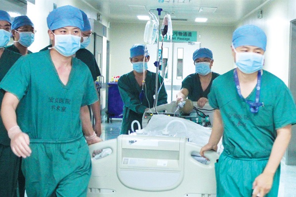 Under Beijing's reform plan, services depending on the training and abilities of medical practioners will cost more, incentivizing staff to focus on improving the quality of the services they provide. (Photo/Feng Yongbin) Under Beijing's reform plan, services depending on the training and abilities of medical practioners will cost more, incentivizing staff to focus on improving the quality of the services they provide. (Photo/Feng Yongbin)