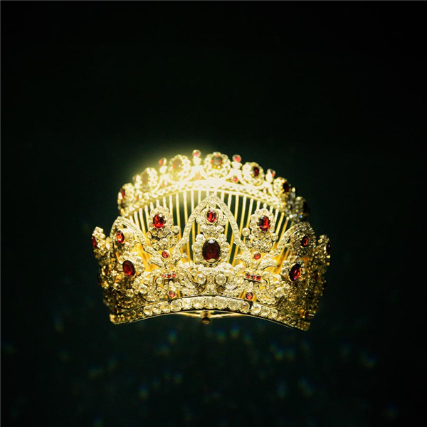 A collection of French treasures, including the Consular Sword, will be part of a display of nearly 300 precious objects at the Palace Museum in Beijing from Tuesday. (Photo/China Daily) A collection of French treasures, including the Consular Sword, will be part of a display of nearly 300 precious objects at the Palace Museum in Beijing from Tuesday. (Photo/China Daily)