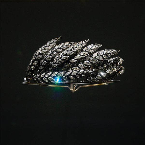 A collection of French treasures, including the Consular Sword, will be part of a display of nearly 300 precious objects at the Palace Museum in Beijing from Tuesday. (Photo/China Daily) A collection of French treasures, including the Consular Sword, will be part of a display of nearly 300 precious objects at the Palace Museum in Beijing from Tuesday. (Photo/China Daily)