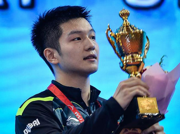 Fan Zhendong lifts the trophy after winning the men's singles title at the ITTF Asian Championships in Wuxi on April 16. (Photo/Xinhua) Fan Zhendong lifts the trophy after winning the men's singles title at the ITTF Asian Championships in Wuxi on April 16. (Photo/Xinhua)