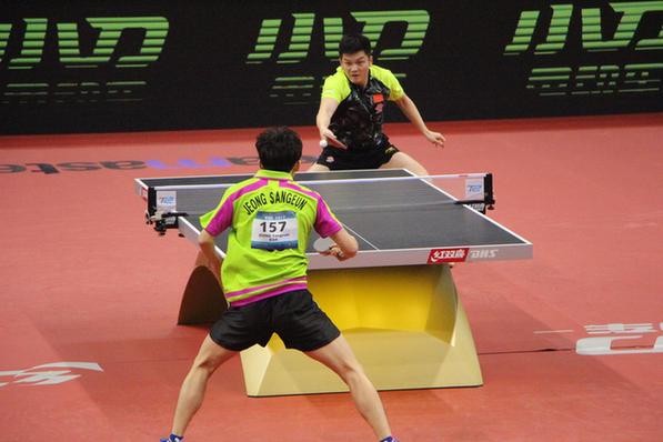 Fan Zhendong plays with South Korea's Jeong Sageun in the final of the men's singles at the ITTF Asian Championships in Wuxi on April 16. (Photo/ chinadaily.com.cn) Fan Zhendong plays with South Korea's Jeong Sageun in the final of the men's singles at the ITTF Asian Championships in Wuxi on April 16. (Photo/ chinadaily.com.cn)