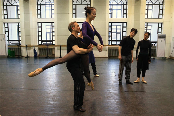 Dancers of the National Ballet of China in Beijing rehearse The Song of the Earth. (Photo by Jiang Dong/China Daily) Dancers of the National Ballet of China in Beijing rehearse The Song of the Earth. (Photo by Jiang Dong/China Daily)