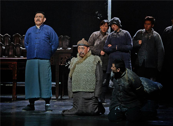 The Shaanxi People's Art Theater's rendition of Bai Lu Yuan features impressive stage sets that are reflective of real-life Shaanxi society. The music is inspired by the traditional Qinqiang Opera. (Photo provided to China Daily) The Shaanxi People's Art Theater's rendition of Bai Lu Yuan features impressive stage sets that are reflective of real-life Shaanxi society. The music is inspired by the traditional Qinqiang Opera. (Photo provided to China Daily)