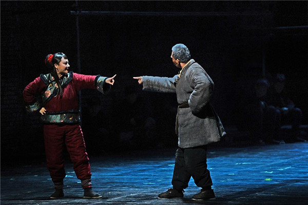 The Shaanxi People's Art Theater's rendition of Bai Lu Yuan features impressive stage sets that are reflective of real-life Shaanxi society. The music is inspired by the traditional Qinqiang Opera. (Photo provided to China Daily) The Shaanxi People's Art Theater's rendition of Bai Lu Yuan features impressive stage sets that are reflective of real-life Shaanxi society. The music is inspired by the traditional Qinqiang Opera. (Photo provided to China Daily)
