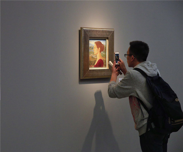 A visitor takes photos of a painting on display at the Voice of the Volga River exhibition at the National Art Museum of China in Beijing. (Photo by Jiang Dong/China Daily) A visitor takes photos of a painting on display at the Voice of the Volga River exhibition at the National Art Museum of China in Beijing. (Photo by Jiang Dong/China Daily)