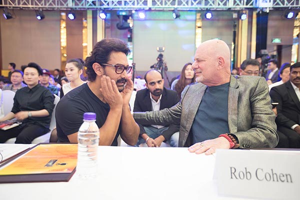 Indian actor Aamir Khan with American director Rob Cohen at the seminar. (Photo by Jiang Dong/China Daily) Indian actor Aamir Khan with American director Rob Cohen at the seminar. (Photo by Jiang Dong/China Daily)