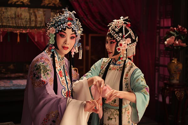 A project has brought together top opera companies and movie studios to convert classic Peking Opera titles into feature-length movies, including The Mirror of Fortune and The Chinese Orphan. (Photo provided to China Daily) A project has brought together top opera companies and movie studios to convert classic Peking Opera titles into feature-length movies, including The Mirror of Fortune and The Chinese Orphan. (Photo provided to China Daily)