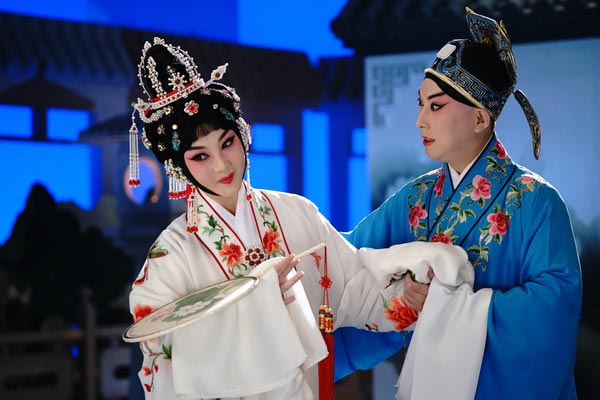 A project has brought together top opera companies and movie studios to convert classic Peking Opera titles into feature-length movies, including The Mirror of Fortune and The Chinese Orphan. (Photo provided to China Daily) A project has brought together top opera companies and movie studios to convert classic Peking Opera titles into feature-length movies, including The Mirror of Fortune and The Chinese Orphan. (Photo provided to China Daily)