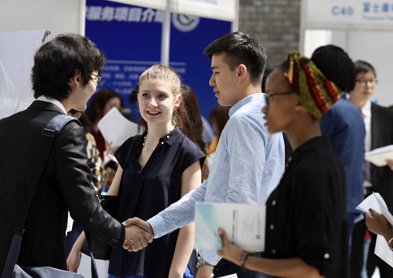 International students on the job hunt at the 3rd Career Fair for International Students in China at Peking University, Beijing, on April 22, 2017. (Photo:chinadaily.com.cn/Zhu Xingxin) International students on the job hunt at the 3rd Career Fair for International Students in China at Peking University, Beijing, on April 22, 2017. (Photo:chinadaily.com.cn/Zhu Xingxin)