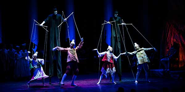 Dancers perform a combination of classical ballet, contemporary dance and Hungarian folk dance in Sissi.(Photo provided to China Daily) Dancers perform a combination of classical ballet, contemporary dance and Hungarian folk dance in Sissi.(Photo provided to China Daily)