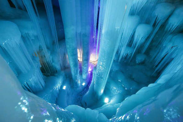 An ice cave stays below freezing despite the arrival of spring in Ningwu county, North China's Shanxi province. The ice cave was formed about 3 million years ago and its temperature stays at -6 Celsius degrees throughout the year. (Photo by Wang Quan/chinadaily.com.cn) An ice cave stays below freezing despite the arrival of spring in Ningwu county, North China's Shanxi province. The ice cave was formed about 3 million years ago and its temperature stays at -6 Celsius degrees throughout the year. (Photo by Wang Quan/chinadaily.com.cn)
