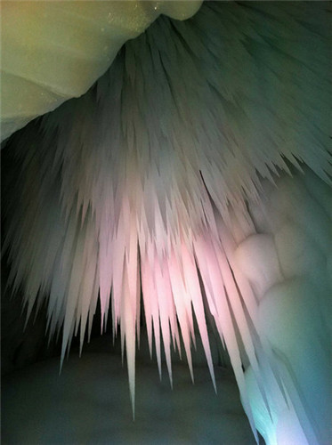 An ice cave stays below freezing despite the arrival of spring in Ningwu county, North China's Shanxi province. The ice cave was formed about 3 million years ago and its temperature stays at -6 Celsius degrees throughout the year. (Photo by Wang Quan/chinadaily.com.cn) An ice cave stays below freezing despite the arrival of spring in Ningwu county, North China's Shanxi province. The ice cave was formed about 3 million years ago and its temperature stays at -6 Celsius degrees throughout the year. (Photo by Wang Quan/chinadaily.com.cn)