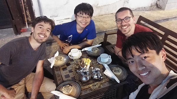 Xu Mengmeng (right) socializes with international students, while studying at the King Abdullah University of Science & Technology in Jeddah, Saudi Arabia. (Photo provided to China Daily) Xu Mengmeng (right) socializes with international students, while studying at the King Abdullah University of Science & Technology in Jeddah, Saudi Arabia. (Photo provided to China Daily)
