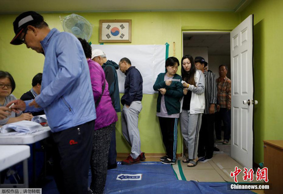 South Koreans begin to vote to pick a new president, May 9, 2017. (Photo/China News Service) South Koreans begin to vote to pick a new president, May 9, 2017. (Photo/China News Service)