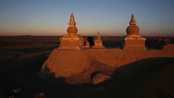 Juyan, which lies deep in the Gobi Desert in the Inner Mongolia autonomous region's Alxa League, was once a key stop on the ancient Silk Road. It hosts ruins today. (Photo provided to China Daily) Juyan, which lies deep in the Gobi Desert in the Inner Mongolia autonomous region's Alxa League, was once a key stop on the ancient Silk Road. It hosts ruins today. (Photo provided to China Daily)