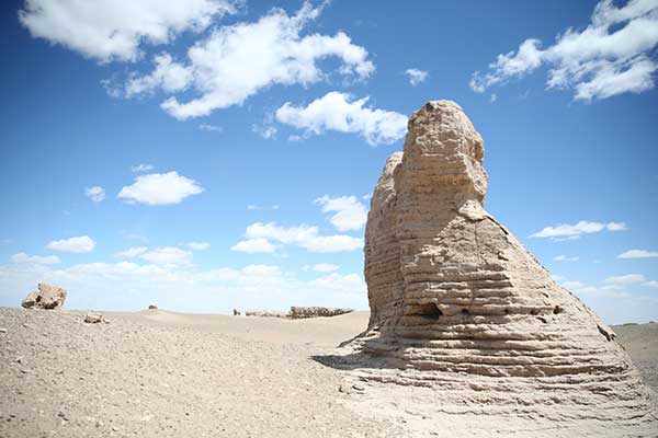 Juyan, which lies deep in the Gobi Desert in the Inner Mongolia autonomous region's Alxa League, was once a key stop on the ancient Silk Road. It hosts ruins today. (Photo provided to China Daily) Juyan, which lies deep in the Gobi Desert in the Inner Mongolia autonomous region's Alxa League, was once a key stop on the ancient Silk Road. It hosts ruins today. (Photo provided to China Daily)