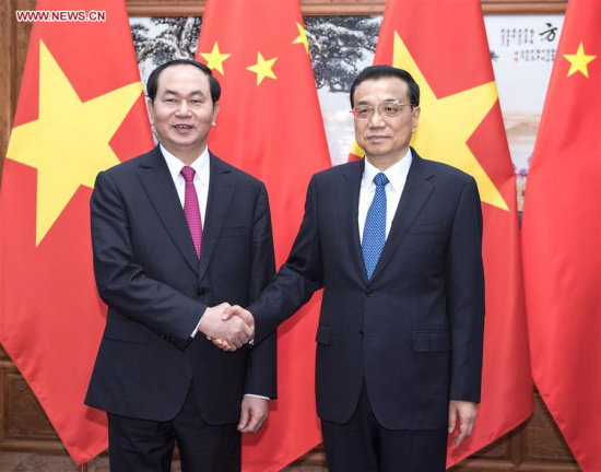 Chinese Premier Li Keqiang (R) meets with Vietnamese President Tran Dai Quang in Beijing, capital of China, May 12, 2017. (Xinhua/Li Tao) Chinese Premier Li Keqiang (R) meets with Vietnamese President Tran Dai Quang in Beijing, capital of China, May 12, 2017. (Xinhua/Li Tao)