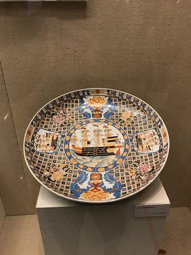A Qing Dynasty porcelain plate (Photo: Huang Tingting/GT) A Qing Dynasty porcelain plate (Photo: Huang Tingting/GT)