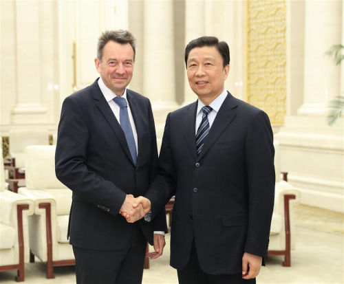 Chinese Vice President Li Yuanchao meets with President of the International Committee of the Red Cross (ICRC) Peter Maurer in Beijing, capital of China, May 15, 2017. (Xinhua/Wang Ye) Chinese Vice President Li Yuanchao meets with President of the International Committee of the Red Cross (ICRC) Peter Maurer in Beijing, capital of China, May 15, 2017. (Xinhua/Wang Ye)