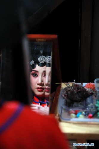 Zhang Jiachun, who plays the role of Gretchen, prepares backstage during the performance of experimental Peking opera Faust in Wiesbaden, west Germany, May 15, 2017. Experimental Peking opera Faust was staged Monday evening in Wiesbaden, starting its 15-day tour in Germany. (Xinhua/Luo Huanhuan) Zhang Jiachun, who plays the role of Gretchen, prepares backstage during the performance of experimental Peking opera Faust in Wiesbaden, west Germany, May 15, 2017. Experimental Peking opera Faust was staged Monday evening in Wiesbaden, starting its 15-day tour in Germany. (Xinhua/Luo Huanhuan)